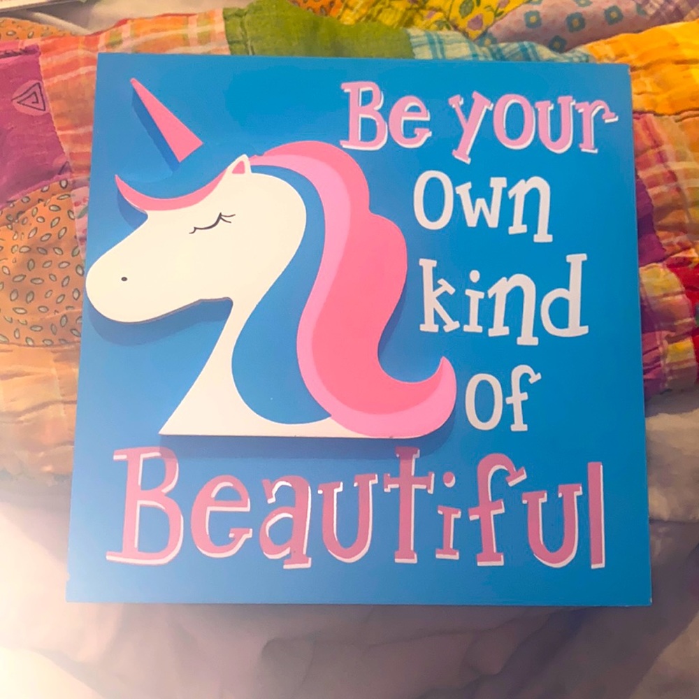 Adorable unicorn sign great for any little girls room!